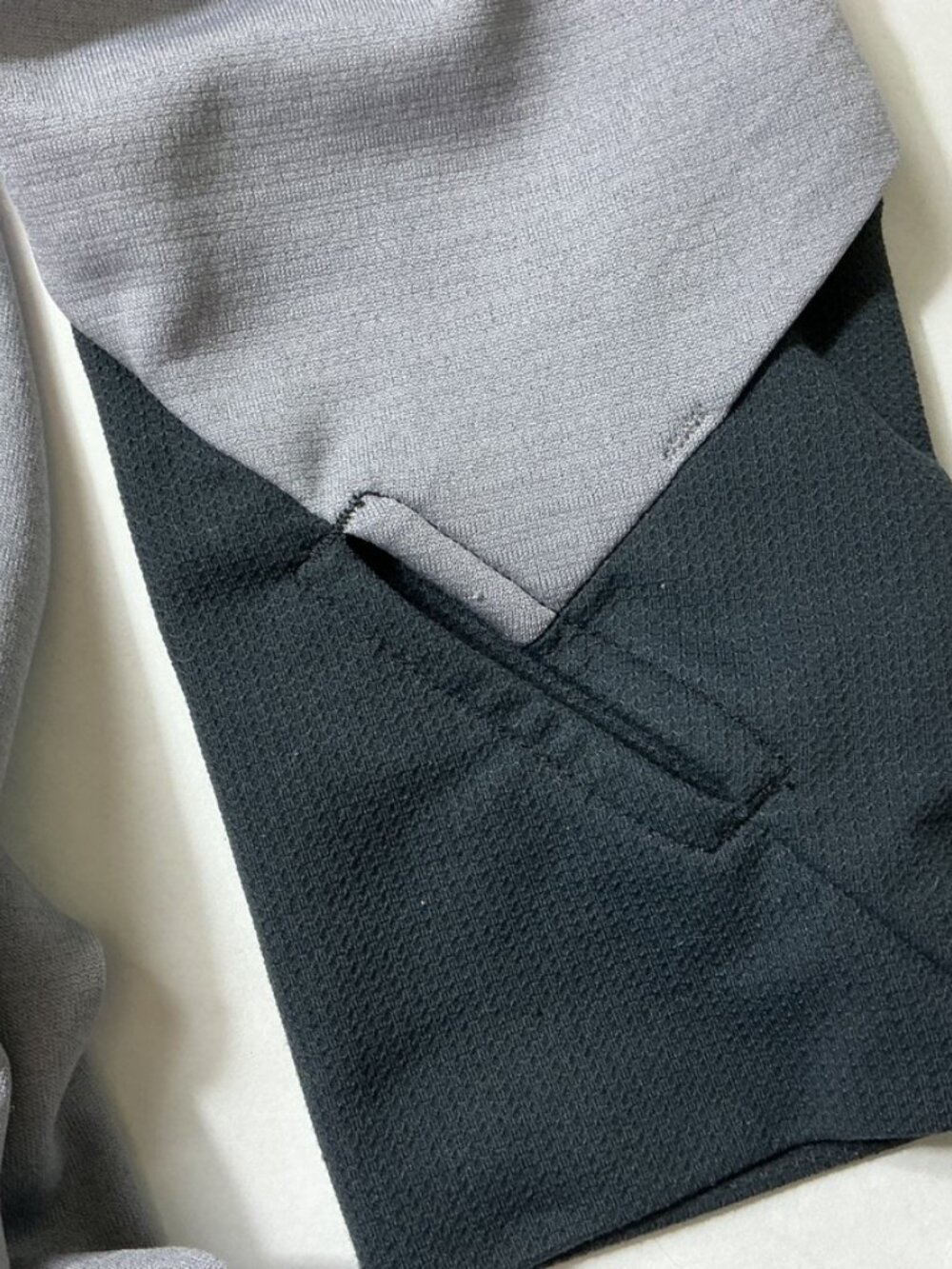 On Running Gray Long Sleeeve Weather Shirt Fossil Rock XS - Picture 8 of 9